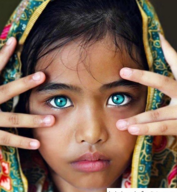عکس بچه چشم رنگی دختر