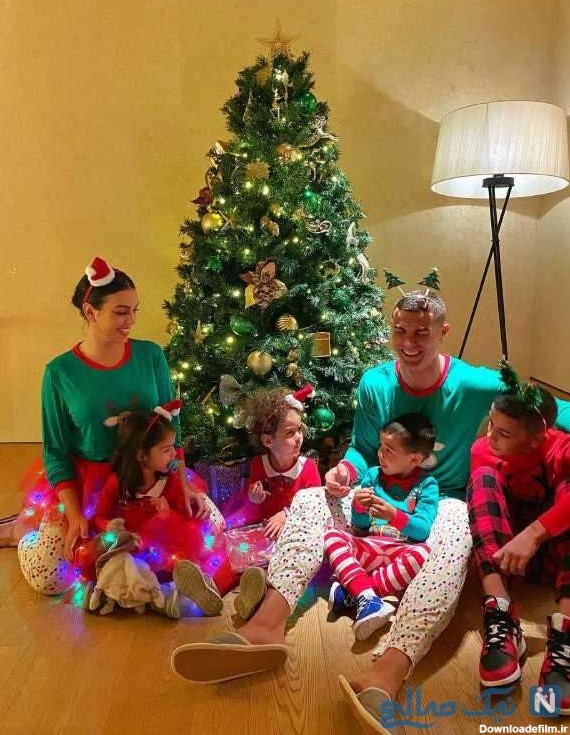 رونالدو و فرزندانش | جشن کریسمس رونالدو کنار نامزد و خانواده اش