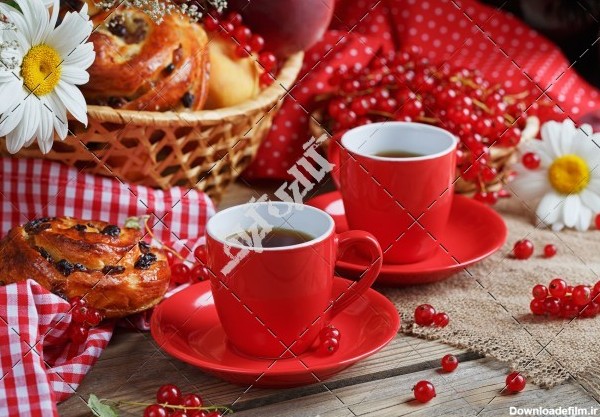 عکس چای در فنجان قرمز و صبحانه