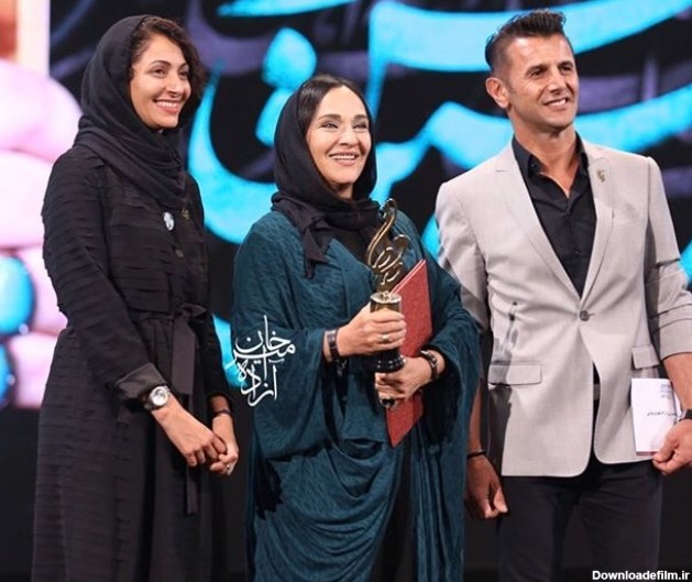 عکس یادگاری امین حیایی و همسرش با بازیگری که جایزه گرفت - خبرآنلاین