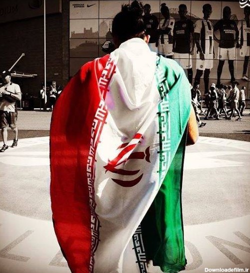 مشرق نیوز - عکس/ هوادار برایتون با پرچم ایران