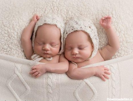 عکاسی از نوزادان دوقلو در منزل در حالت خواب - چندماهمه