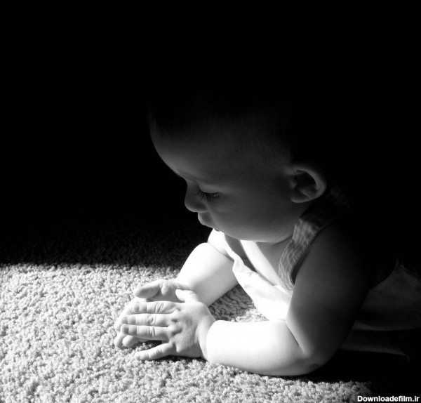 عکس زمینه بچه نوزاد سیاه سفید پس زمینه | والپیپر گرام