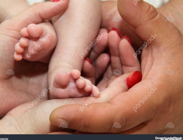 کودک پا و دست پدر و مادر 1150762