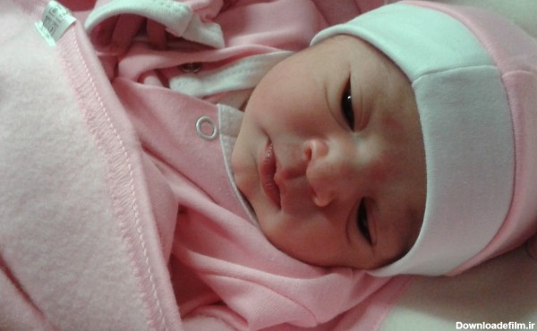 عکس نوزاد دختر تازه متولد شده در بیمارستان