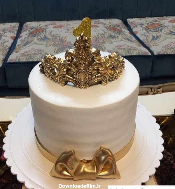 عکس کیک تولد سفید و طلایی