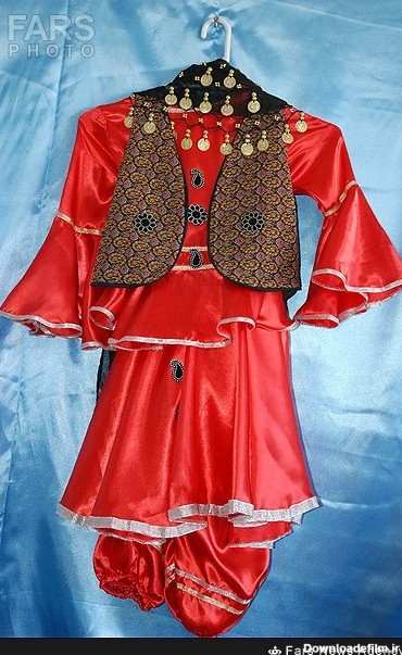 کارگاه دوخت لباس محلی | خبرگزاری فارس