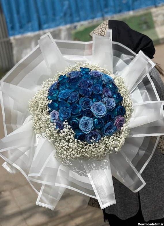 دسته گل رز آبی و عروس