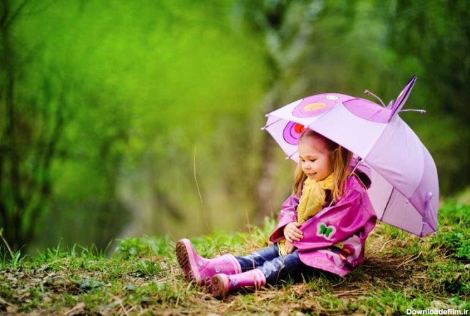 دانلود تصویر با کیفیت دختر با چتر در طبیعت