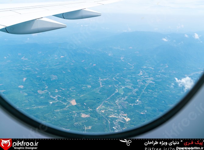 تصویر نمای آسمان آبی از پنجره هواپیما | فری پیک ایرانی | پیک فری ...