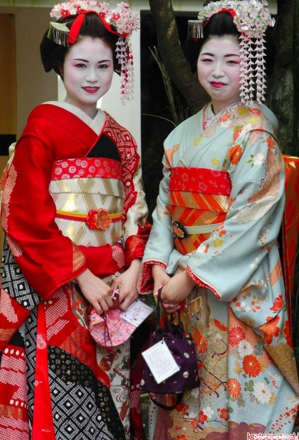 تاریخچه ای کوتاه از «کیمونو» ؛ لباس سنتی ژاپنی ها | لست سکند
