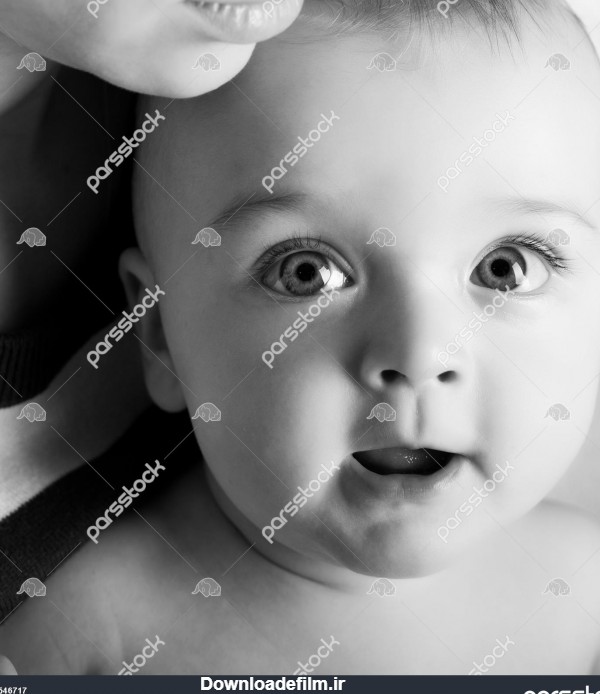 تصویر سیاه و سفید مادر از کودک 1546717