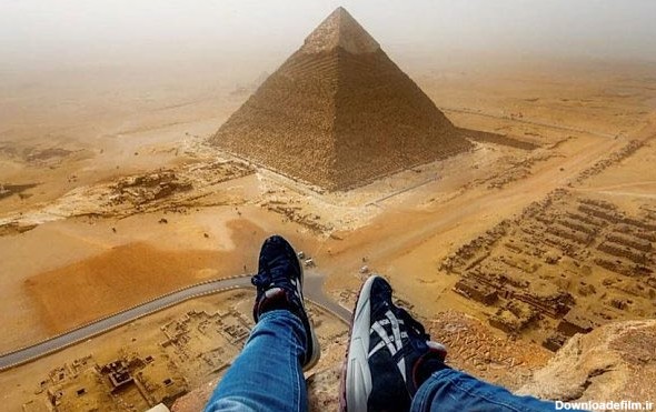 بالا رفتن از یکی از اهرام ثلاثه مصر