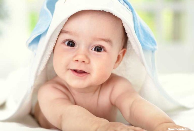 دانلود تصویر باکیفیت نوزاد خندان با چشمان زیبا