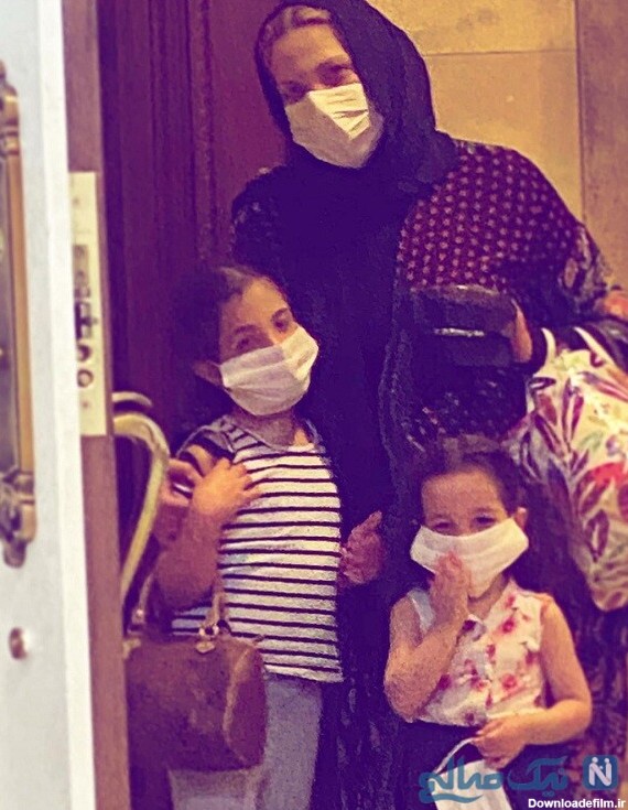 همسر و فرزندان رضا صادقی با ماسک