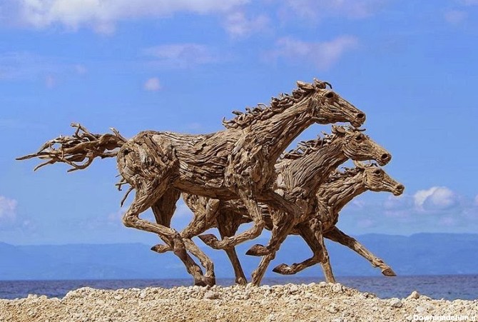 آخرین خبر | عکس/ اسب های چوبی در ساحل!