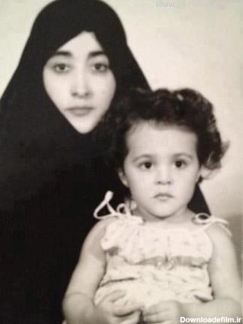 عکس با حجاب “گوگوش” و “حمیرا” دو خواننده زن ایرانی در تهران! | طرفداری