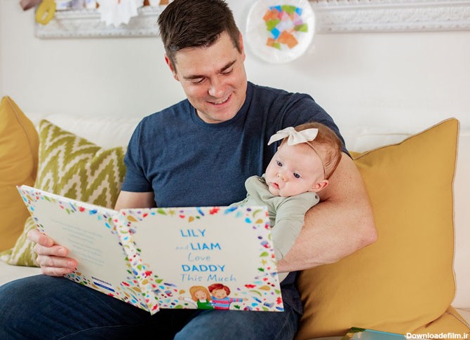 ژست کتاب خواندن برای نوزاد