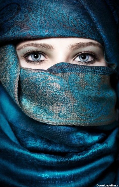 قیمت و خرید تابلو پذیرایی حجاب استایل روسری و چشم آبی عکس دختر با حجاب