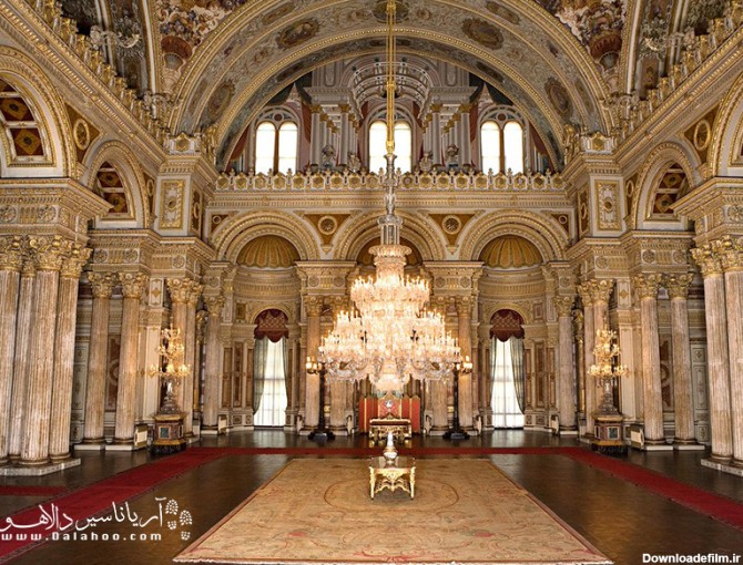کاخ دلمه باغچه از دیدنی‌های باشکوه در استانبول است