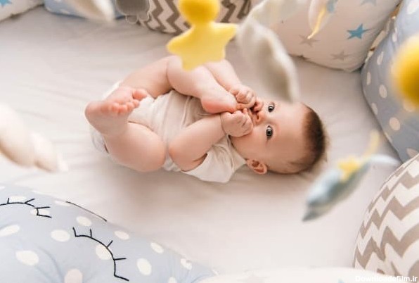 تمام مواردی که باید درباره رشد و نگهداری نوزاد 4 ماهه بدانید