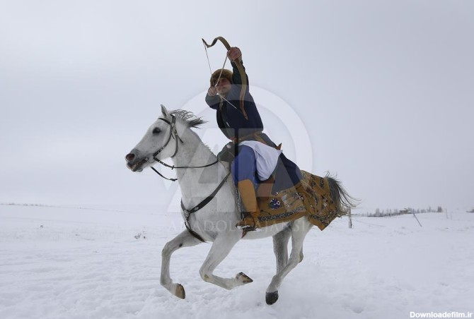 تمرین کمانگیری روی اسب در برف - Anadolu Ajansı