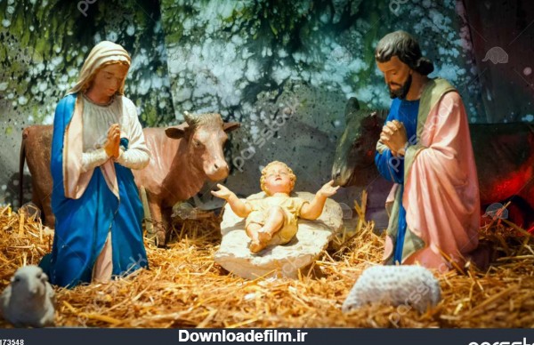 صحنه تولد عیسی مسیح کریسمس با کودک عیسی و مریم و یوسف در n 1173548