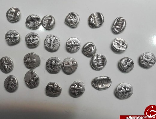 کشف اولین سکه‌های دوران هخامنشی در ایستگاه مترو شهید بهشتی + ...