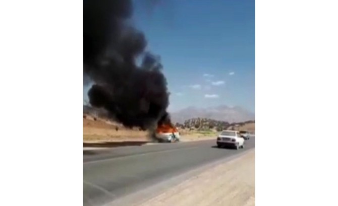 فیلم به آتش کشیدن ماشین پلیس توسط شوتی های قاچاقچی ! / شلیک ...