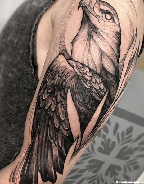 عکس خالکوبی عقاب روی بازو