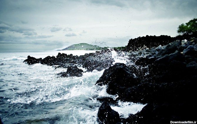 عکس موج دریا و صخره