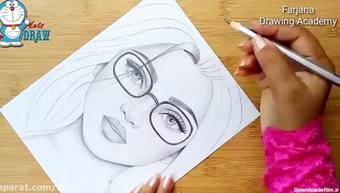 آموزش طراحی با مداد - طراحی دختر با عینک