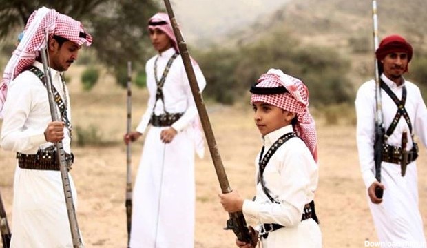 تصاویر) تفریح جوانان عرب با تفنگ سرپر