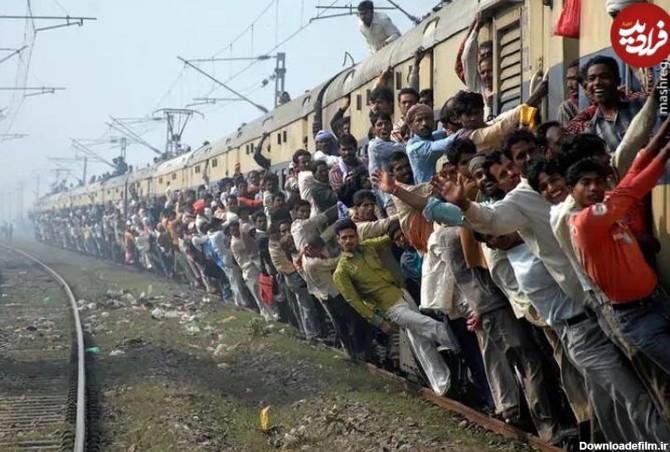(تصاویر) قطارهایی که هندی‌ها را به مقصد می‌رسانند!