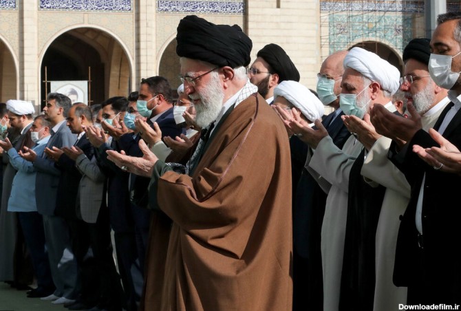 تصاویر اقامه نماز عید فطر به امامت رهبر معظم انقلاب | چهره‌های مطرح در پشت  سر رهبری ؛ جمعیت نمازگزاران را ببینید