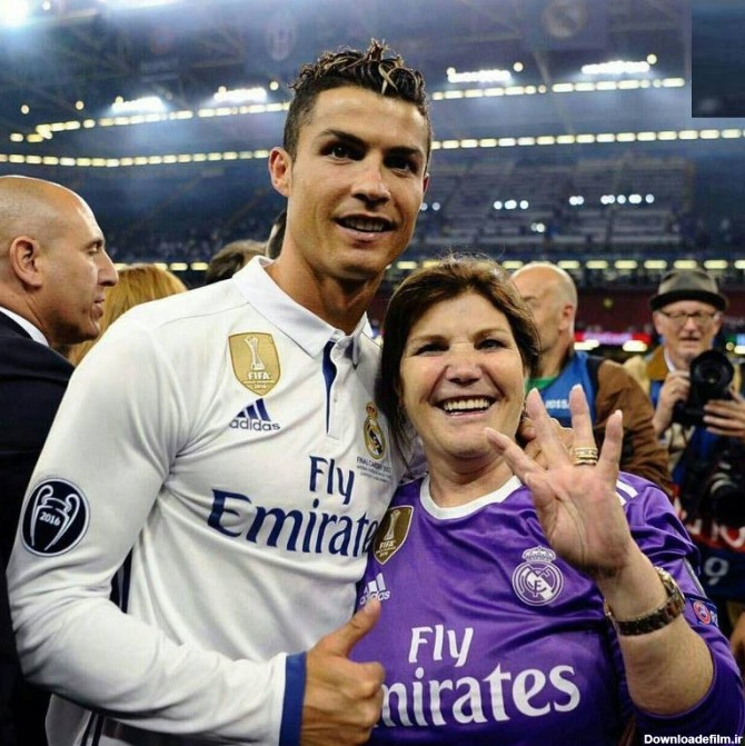 مادر رونالدو در جشن قهرمانی پسرش + عکس