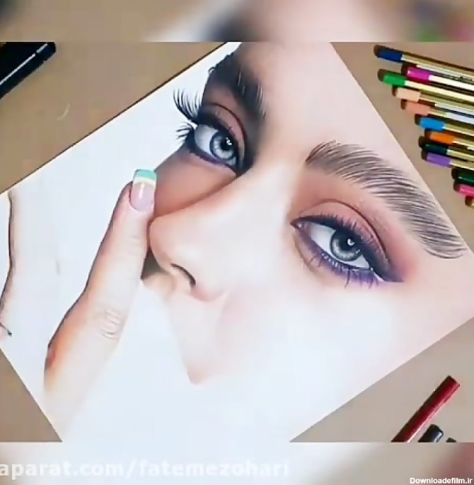 نقاشی چهره با مداد رنگی