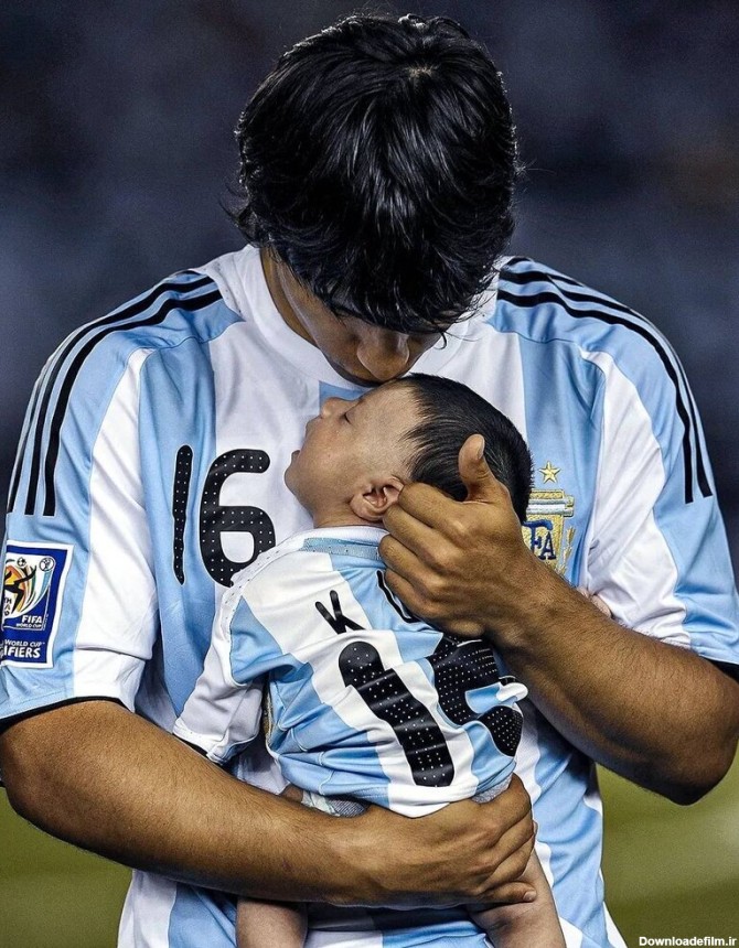 فرارو | (عکس) «نوه» مارادونا در آغوش لیونل مسی