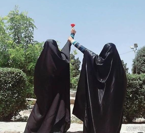 عکس دوتا رفیق با حجاب