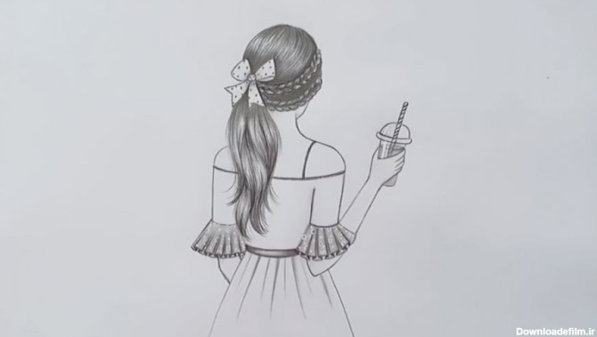 آموزش نقاشی سیاه قلم دختر با نوشیدنی و نی