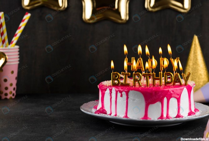استوک تبریک تولد شمعی روی کیک - مرجع دانلود فایلهای دیجیتالی