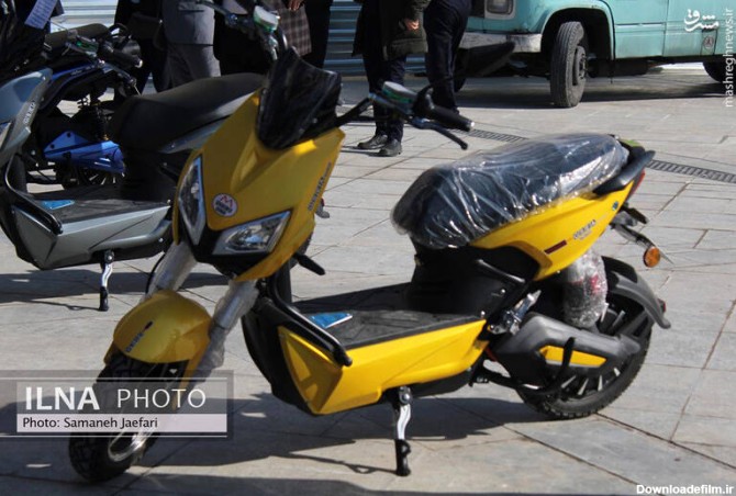 مشرق نیوز - عکس/ واگذاری ١٠٠ هزار دستگاه موتورسیکلت برقی در مشهد