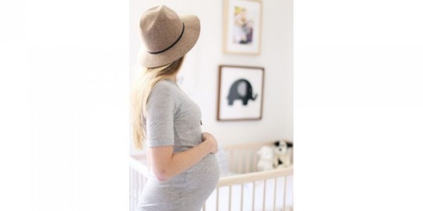 مدل عکس زن باردار در خانه