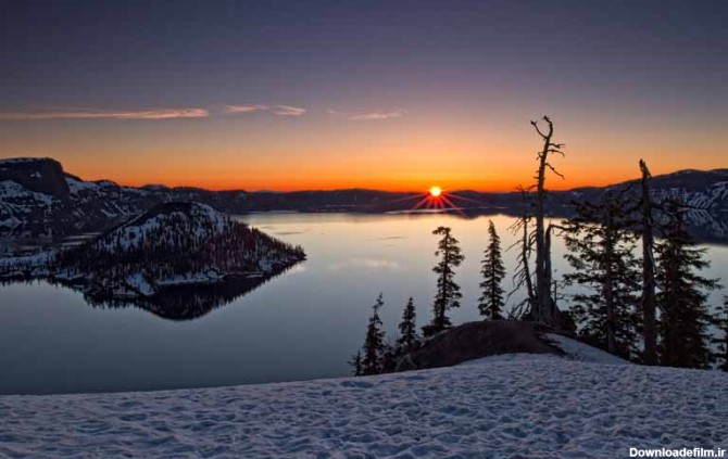 تصویر باکیفیت طلوع خورشید زمستانی در دریاچه