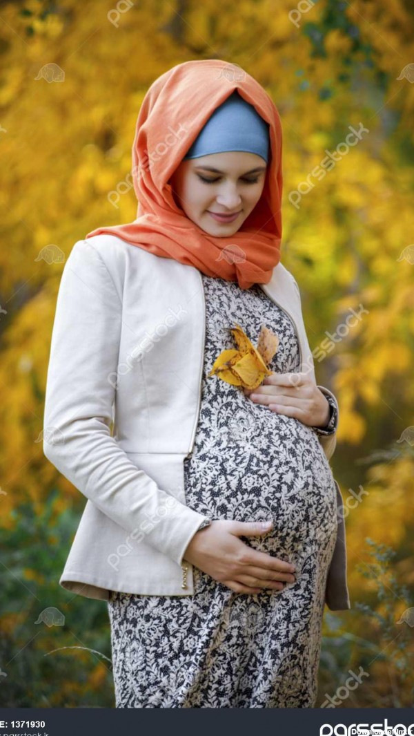 زن باردار در حجاب 1371930