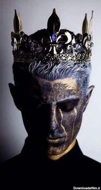 عکس پسر خفن با ماسک همراه تاج پادشاهی