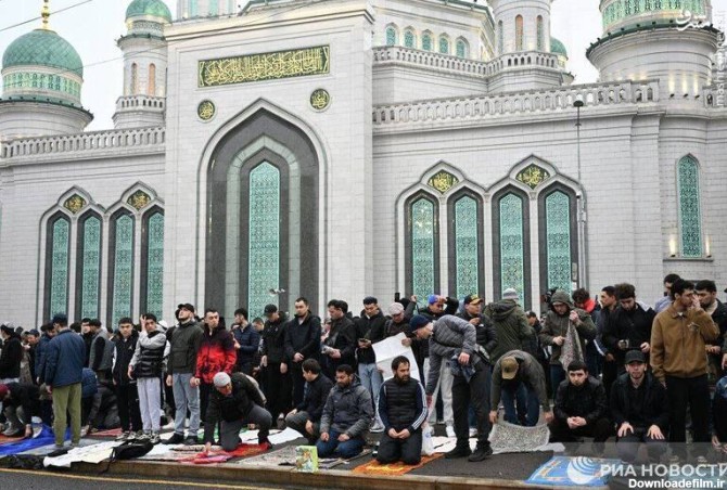 عکس/ اقامه نماز عید فطر در خیابان های مسکو