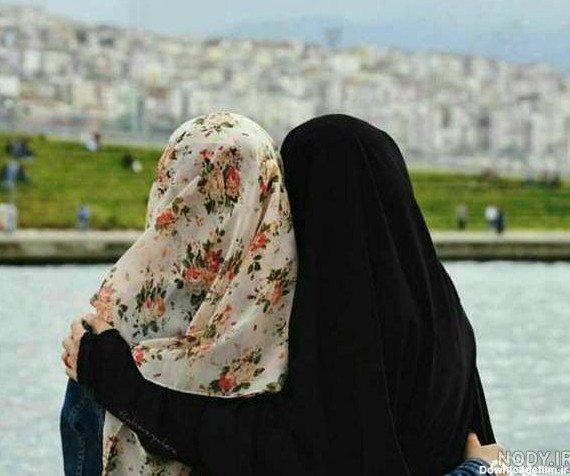 عکس دو دوست صمیمی با حجاب