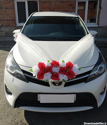 زیبایی و شکوه گل‌آرایی ماشین عروس با گل‌های بی‌نظیر