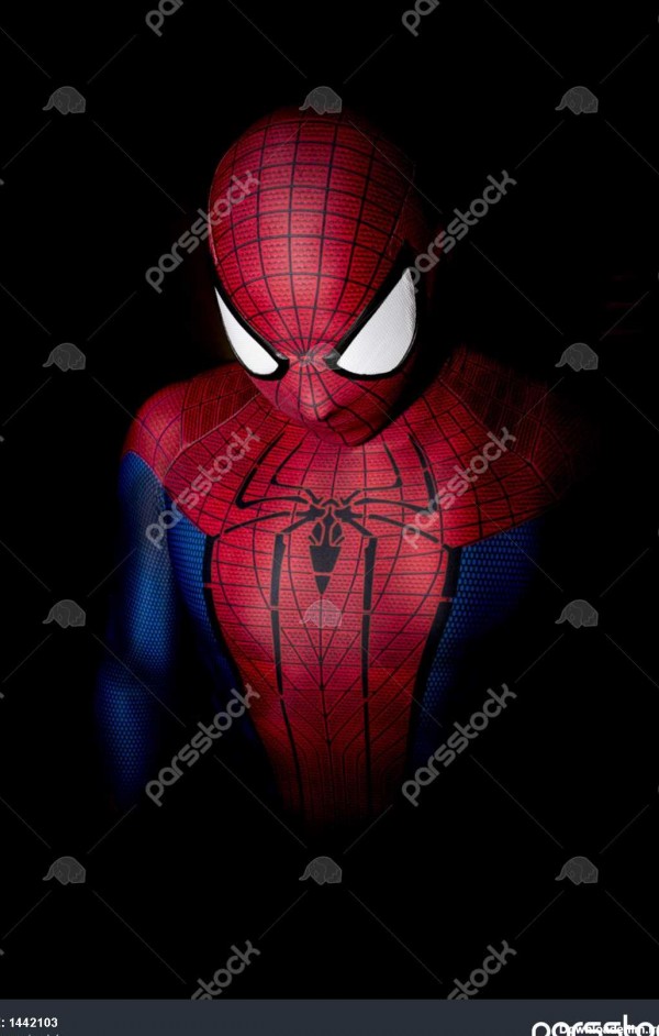 تصویر انیمیشنی مرد عنکبوتی در پس زمینه سیاه 1442103